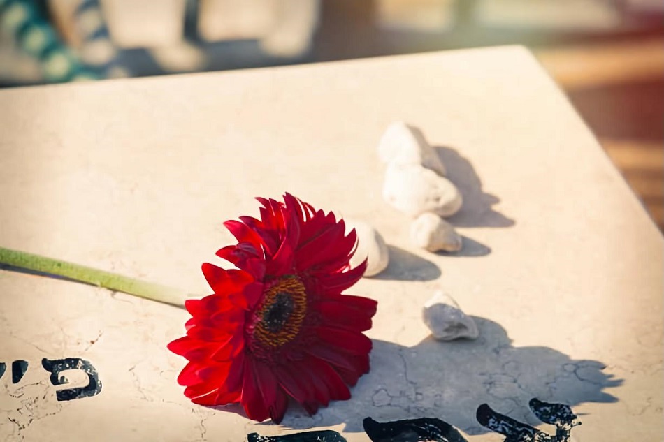 Crafting the Ideal Sympathy Floral Tribute